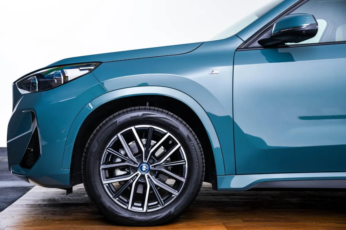 eDrive20 67 kWh M Sport Edition Panoramadak - Sportstoelen - Elektrisch verwarmde voorstoelen - Getinte Ruiten - Parking/Driving Assistant Plus - Head up - Comfort Access -