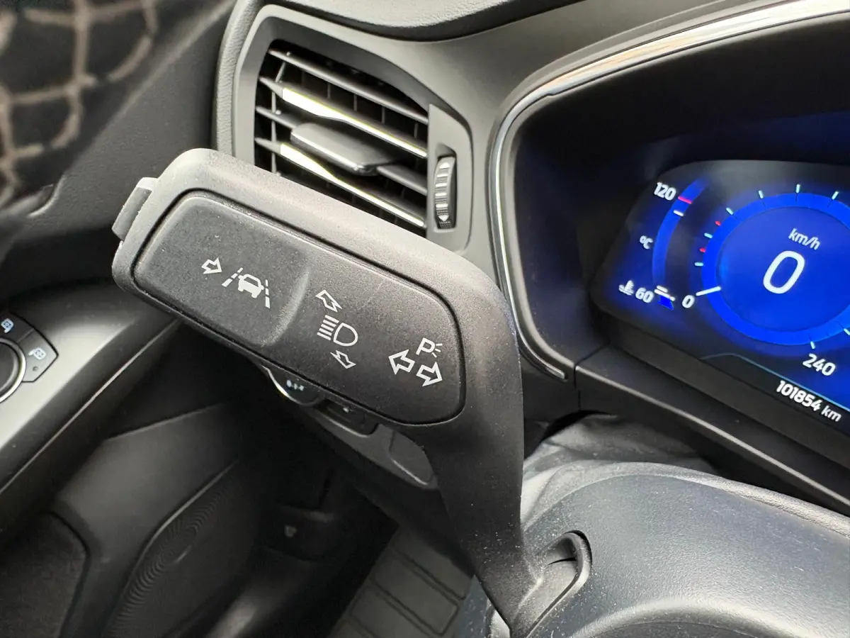 125PK EcoB. Automaat Titanium Carplay-android/Navigatie/Parkeerhulp/Camera/Keyfree