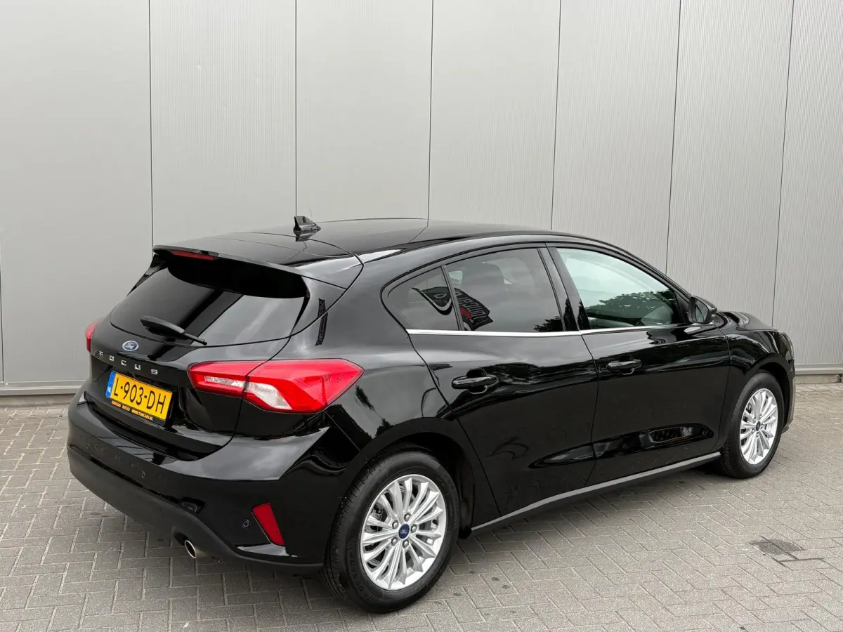 125PK EcoB. Automaat Titanium Carplay-android/Navigatie/Parkeerhulp/Camera/Keyfree