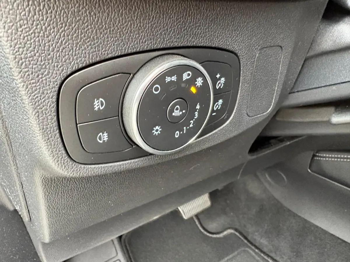 125PK EcoB. Automaat Titanium Carplay-android/Navigatie/Parkeerhulp/Camera/Keyfree