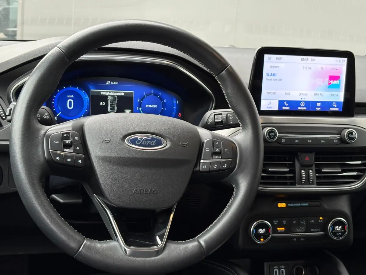 125PK EcoB. Automaat Titanium Carplay-android/Navigatie/Parkeerhulp/Camera/Keyfree