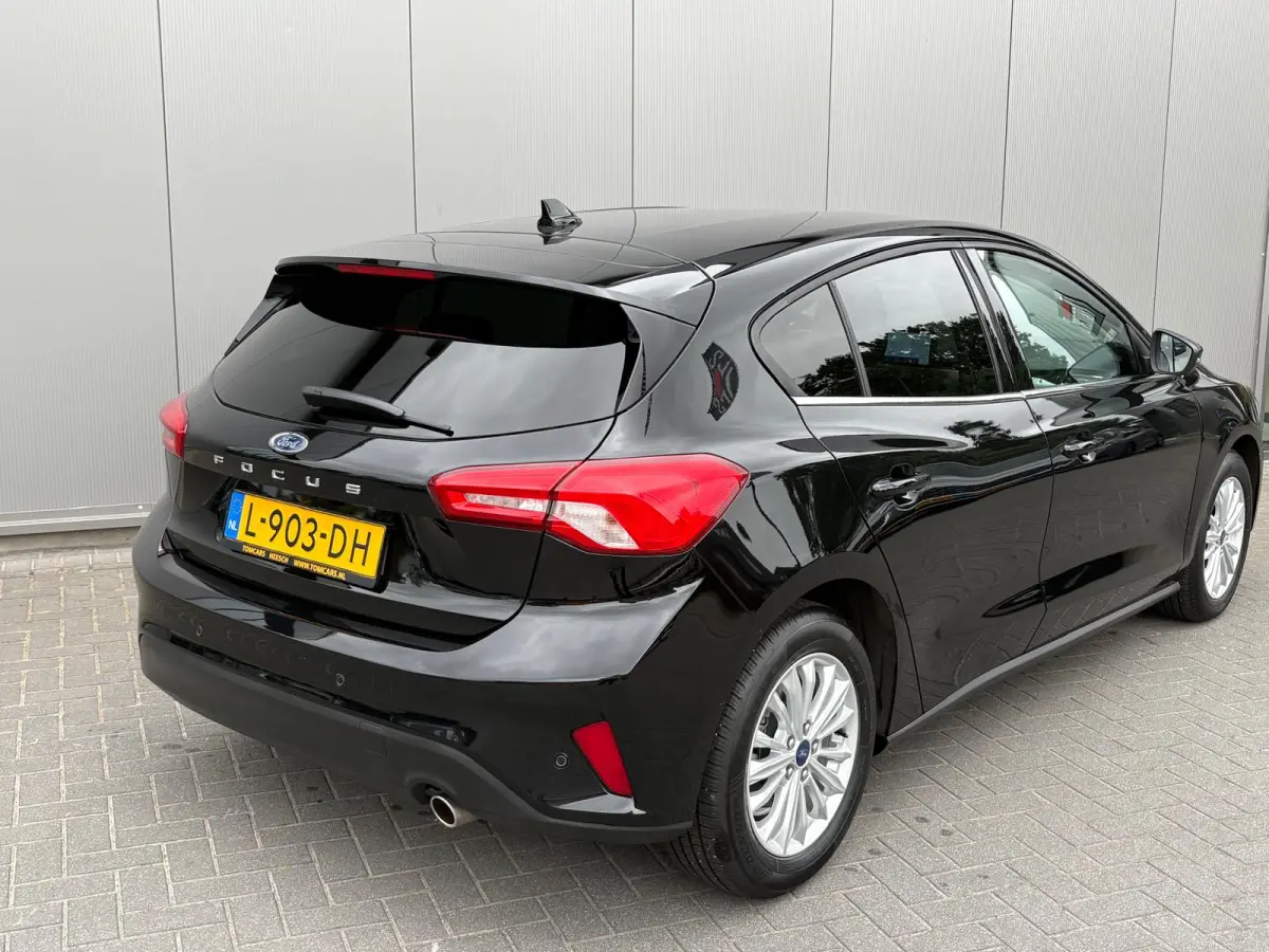 125PK EcoB. Automaat Titanium Carplay-android/Navigatie/Parkeerhulp/Camera/Keyfree