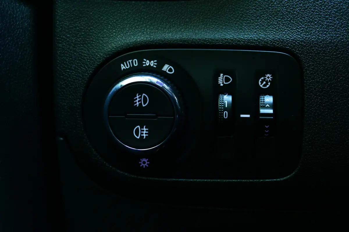 1.2 TURBO 130PK ELLEGANCE / CAMERA / STOEL-STUURVERWARMING / AGR / 17"LMV / NAVI / CLIMA / LED / PDC / BLUETOOTH / CRUISECONTROL / 1E EIGENAAR / SCHITTERENDE STAAT !!