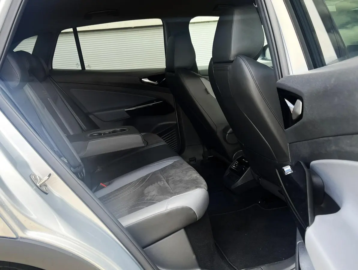 286pk Pro Limited Edition 77 kWh | App Connect | Navigatie | Stoelverwarming