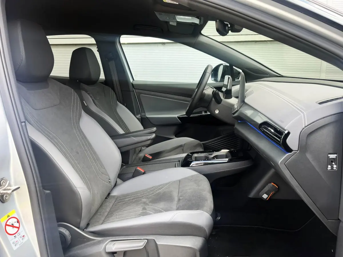 286pk Pro Limited Edition 77 kWh | App Connect | Navigatie | Stoelverwarming