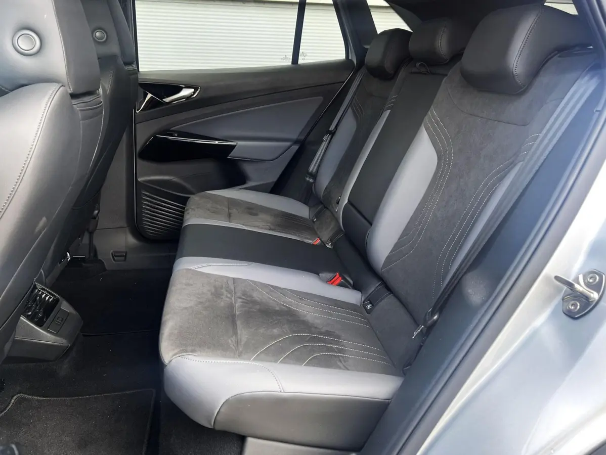 286pk Pro Limited Edition 77 kWh | App Connect | Navigatie | Stoelverwarming
