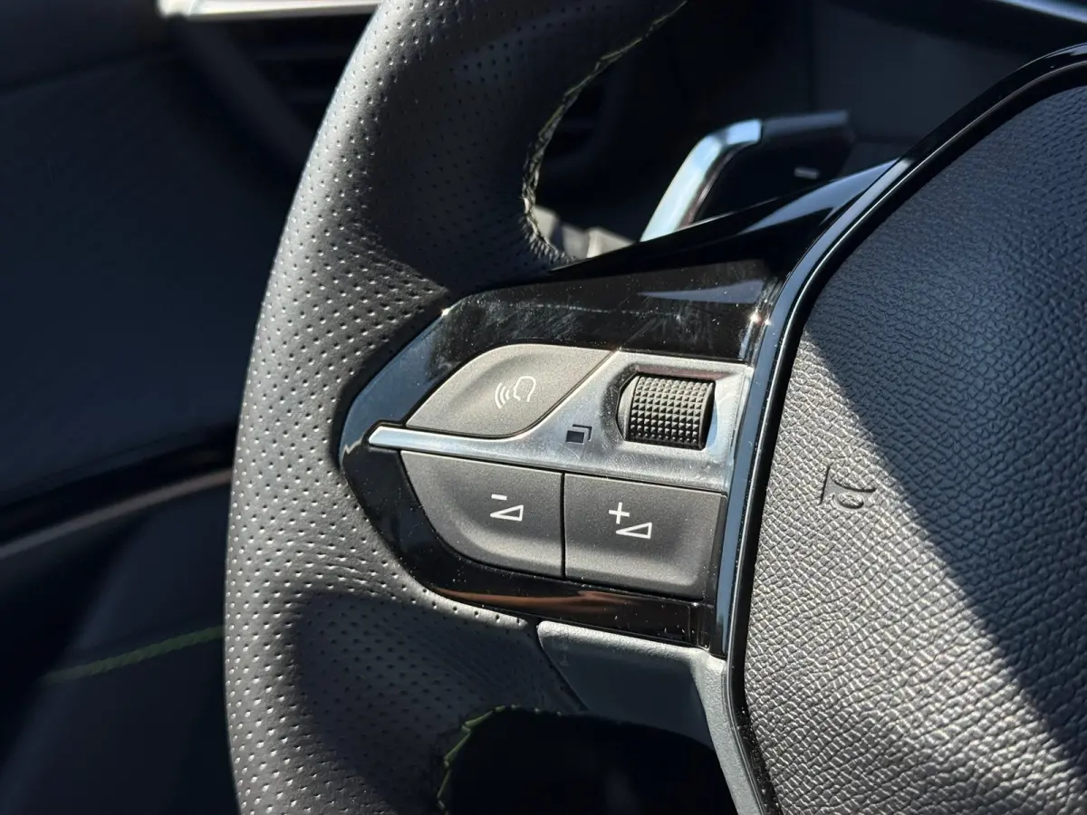 1.2 Hybrid 110 e-DCS6 GT 360 camera | Adeptieve cruise control met Stop&Go | Sfeerverlichting interieur | Keyless | Apple carplay & Android auto