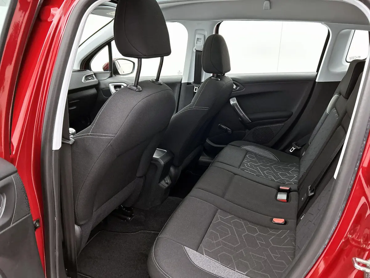 1.2 130pk Blue Lion | Trekhaak | Panoramadak | Navigatie | Parkeersensoren | Cruise control | Airco | Lichtmetalen velgen | DAB | Bluetooth |