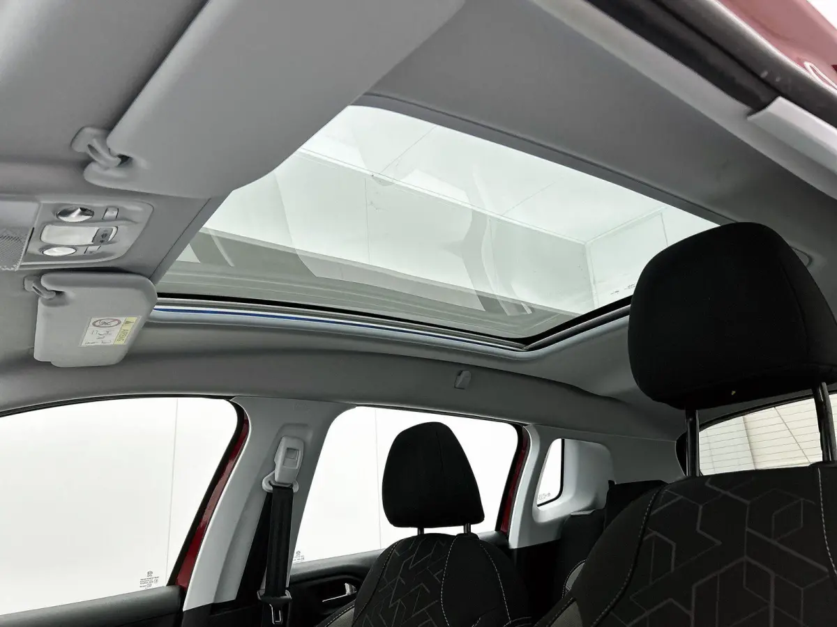 1.2 130pk Blue Lion | Trekhaak | Panoramadak | Navigatie | Parkeersensoren | Cruise control | Airco | Lichtmetalen velgen | DAB | Bluetooth |