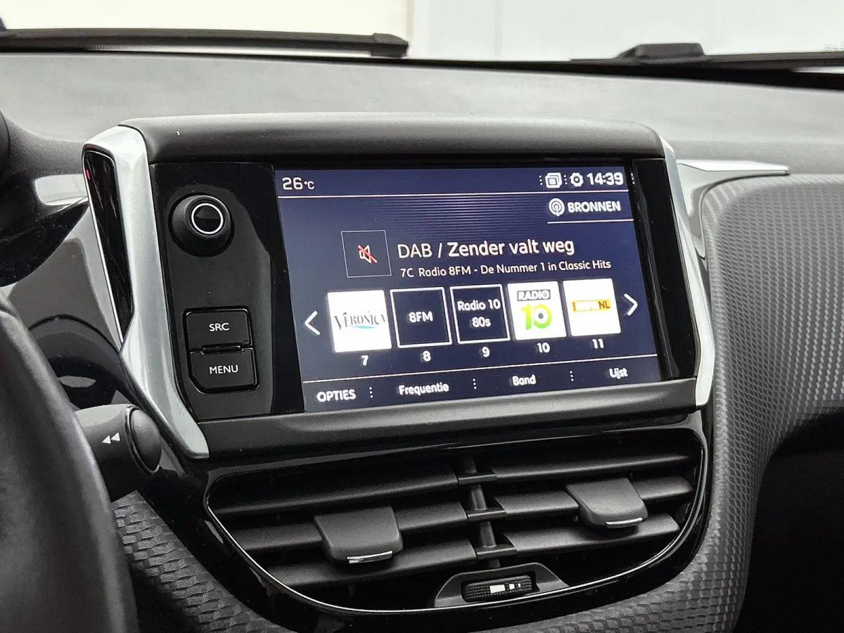 1.2 130pk Blue Lion | Trekhaak | Panoramadak | Navigatie | Parkeersensoren | Cruise control | Airco | Lichtmetalen velgen | DAB | Bluetooth |