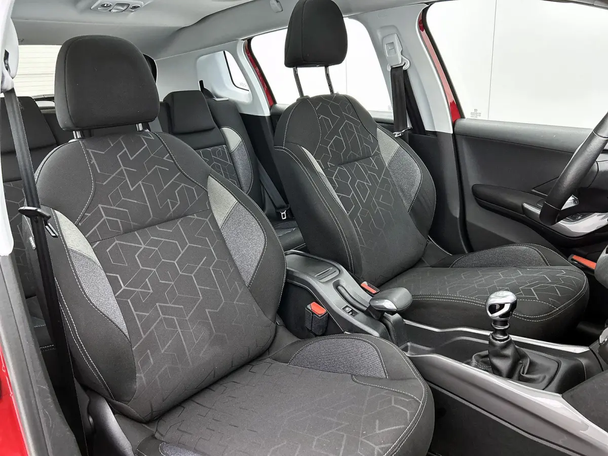 1.2 130pk Blue Lion | Trekhaak | Panoramadak | Navigatie | Parkeersensoren | Cruise control | Airco | Lichtmetalen velgen | DAB | Bluetooth |