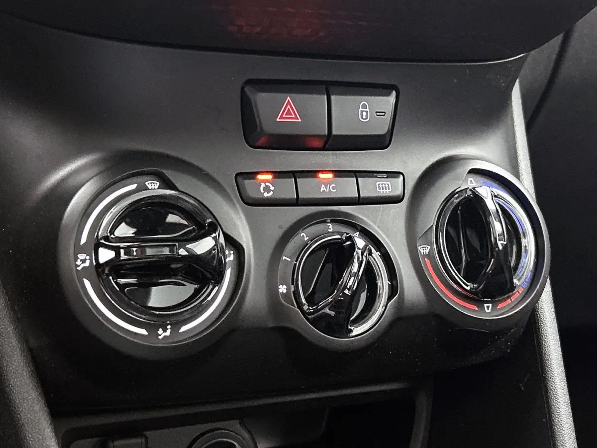 1.2 130pk Blue Lion | Trekhaak | Panoramadak | Navigatie | Parkeersensoren | Cruise control | Airco | Lichtmetalen velgen | DAB | Bluetooth |