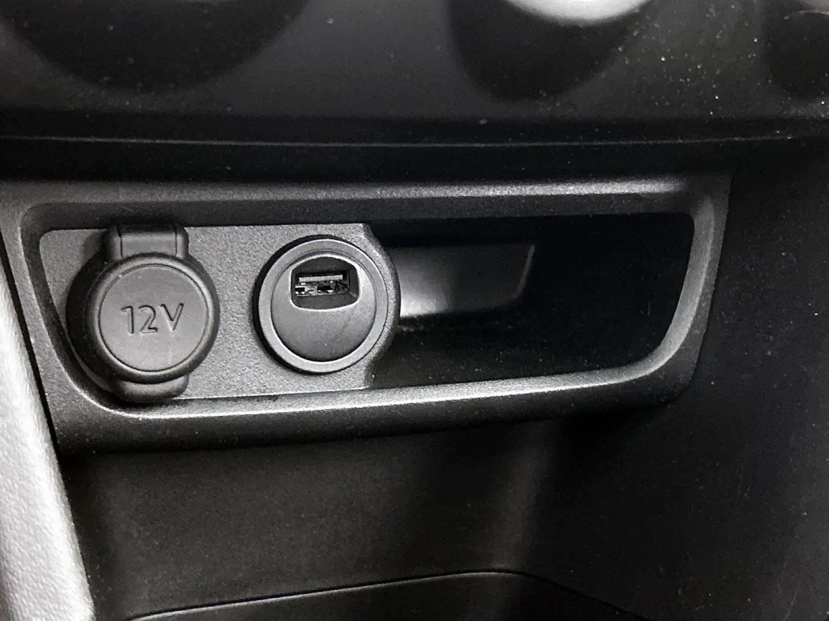 1.2 130pk Blue Lion | Trekhaak | Panoramadak | Navigatie | Parkeersensoren | Cruise control | Airco | Lichtmetalen velgen | DAB | Bluetooth |