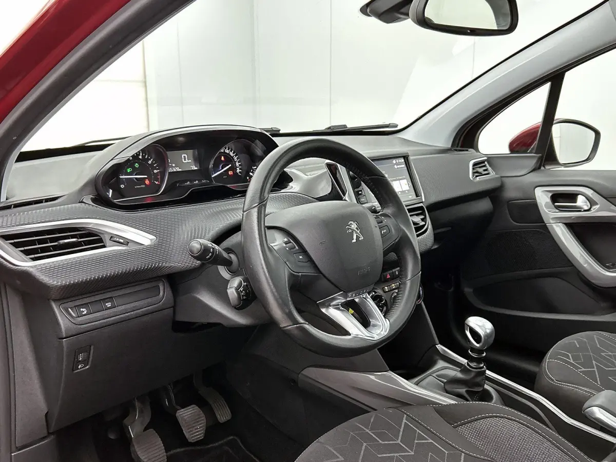 1.2 130pk Blue Lion | Trekhaak | Panoramadak | Navigatie | Parkeersensoren | Cruise control | Airco | Lichtmetalen velgen | DAB | Bluetooth |