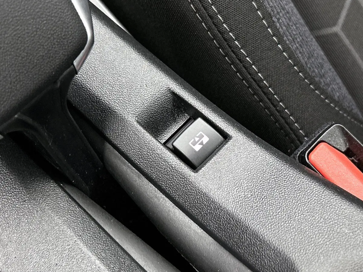 1.2 130pk Blue Lion | Trekhaak | Panoramadak | Navigatie | Parkeersensoren | Cruise control | Airco | Lichtmetalen velgen | DAB | Bluetooth |
