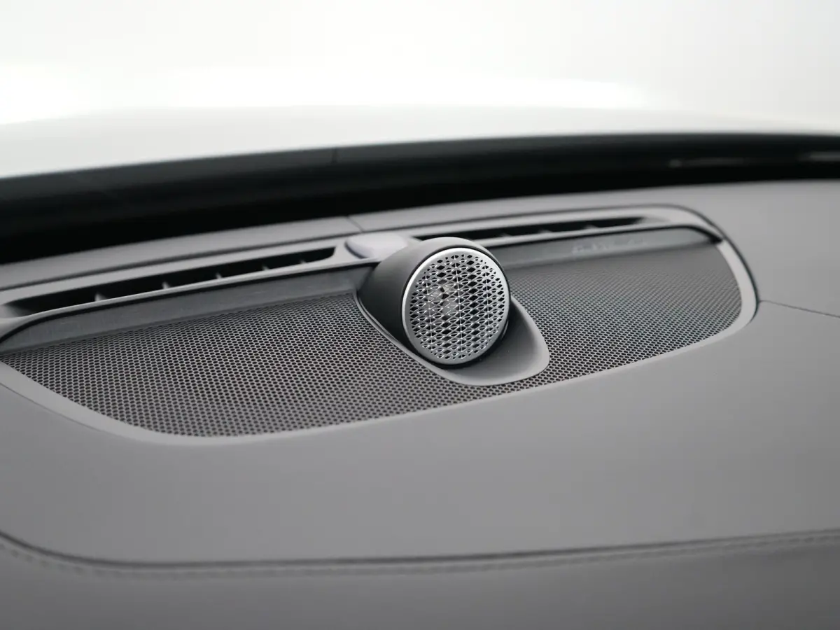 T8 Recharge AWD Ultra Dark Executive Edition | Luchtvering | Bowers & Wilkins | 360° Camera | Head-Up | Panoramadak | 22" | Stoelventilatie