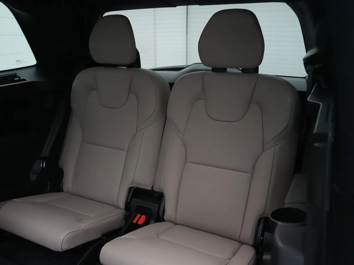 T8 Recharge AWD Ultra Dark Executive Edition | Luchtvering | Bowers & Wilkins | 360° Camera | Head-Up | Panoramadak | 22" | Stoelventilatie