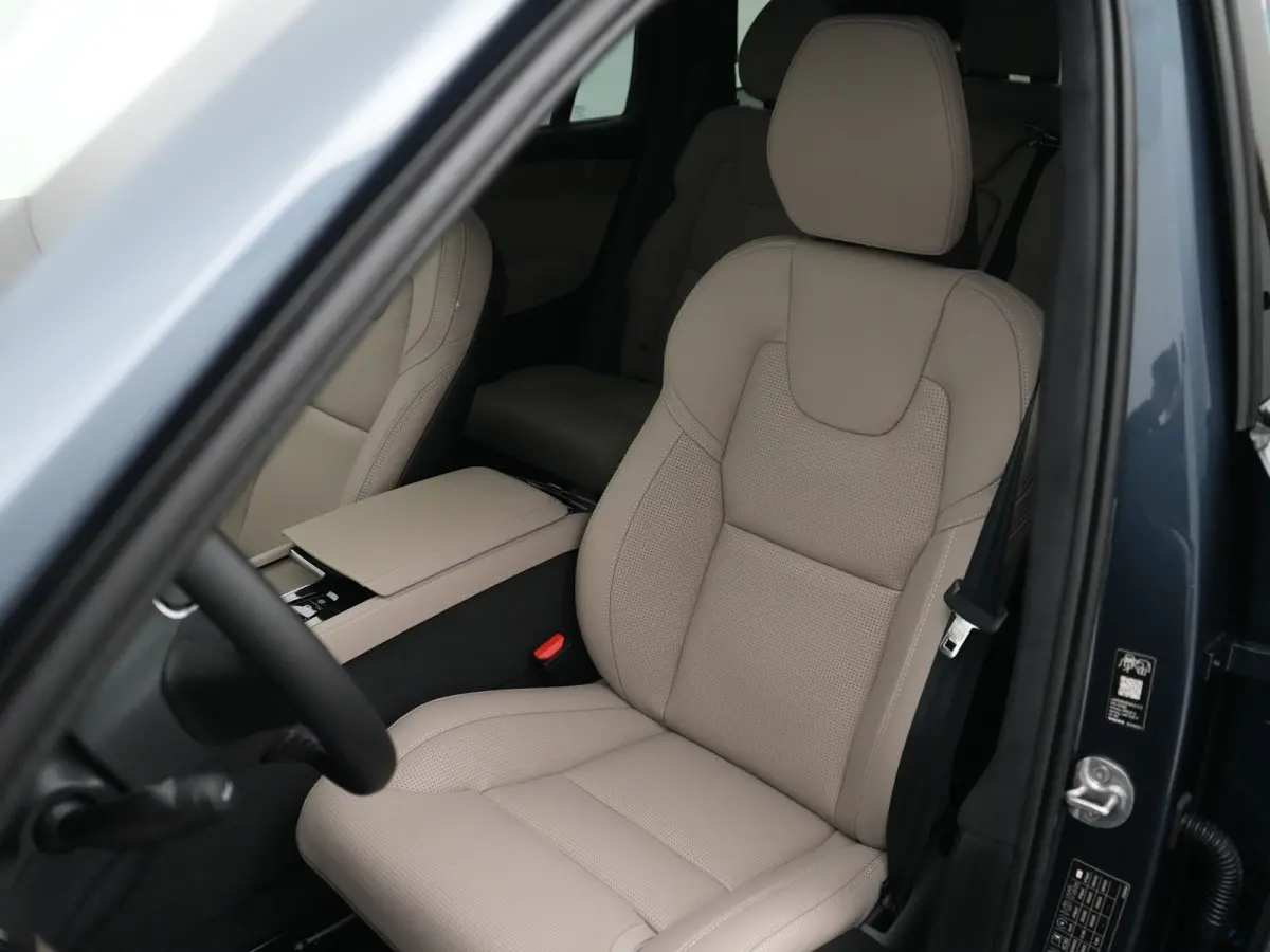 T8 Recharge AWD Ultra Dark Executive Edition | Luchtvering | Bowers & Wilkins | 360° Camera | Head-Up | Panoramadak | 22" | Stoelventilatie