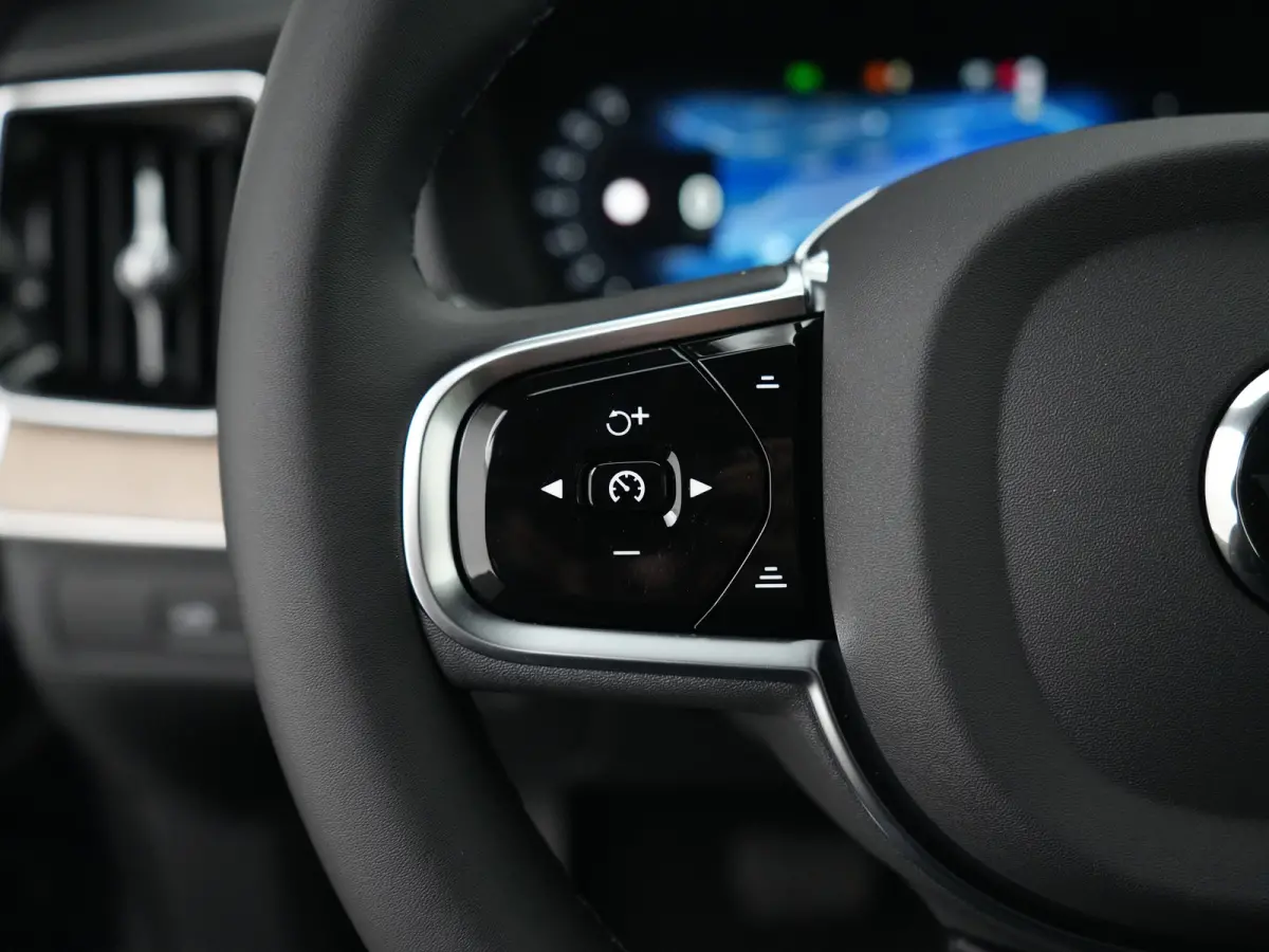 T8 Recharge AWD Ultra Dark Executive Edition | Luchtvering | Bowers & Wilkins | 360° Camera | Head-Up | Panoramadak | 22" | Stoelventilatie