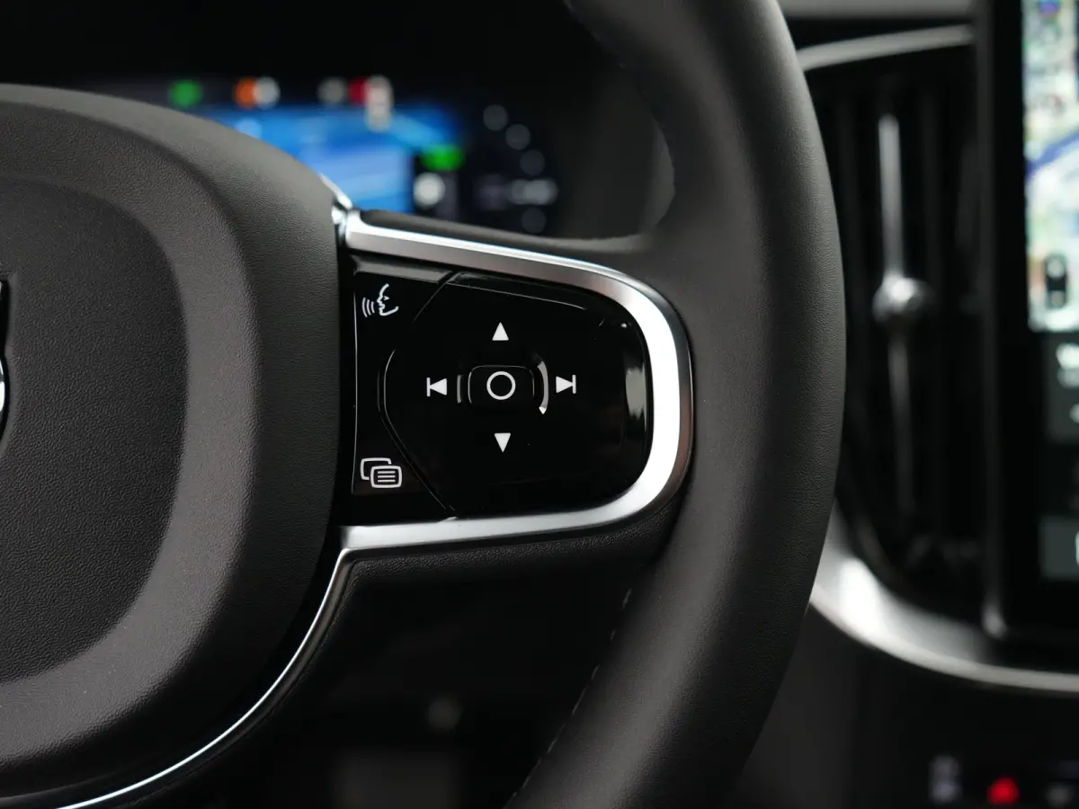 T8 Recharge AWD Ultra Dark Executive Edition | Luchtvering | Bowers & Wilkins | 360° Camera | Head-Up | Panoramadak | 22" | Stoelventilatie