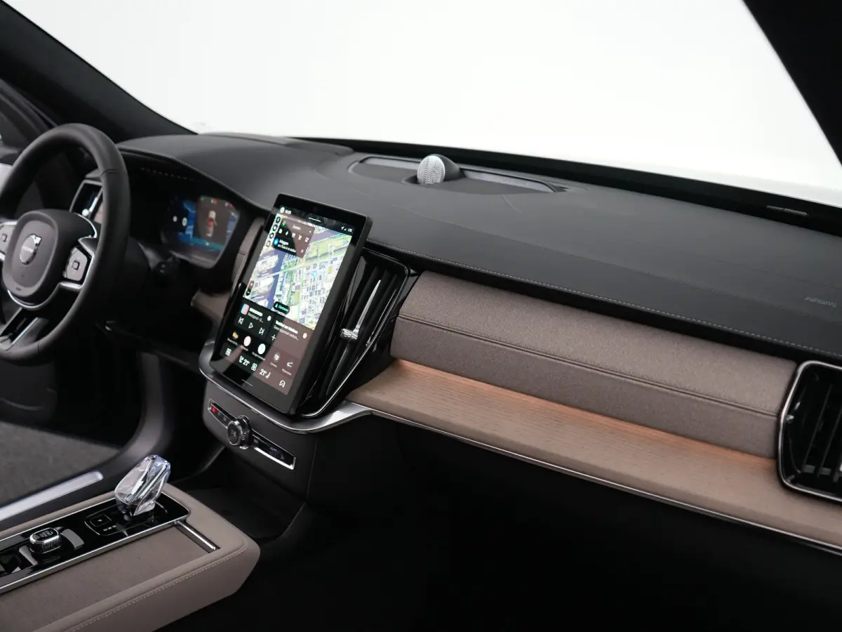 T8 Recharge AWD Ultra Dark Executive Edition | Luchtvering | Bowers & Wilkins | 360° Camera | Head-Up | Panoramadak | 22" | Stoelventilatie