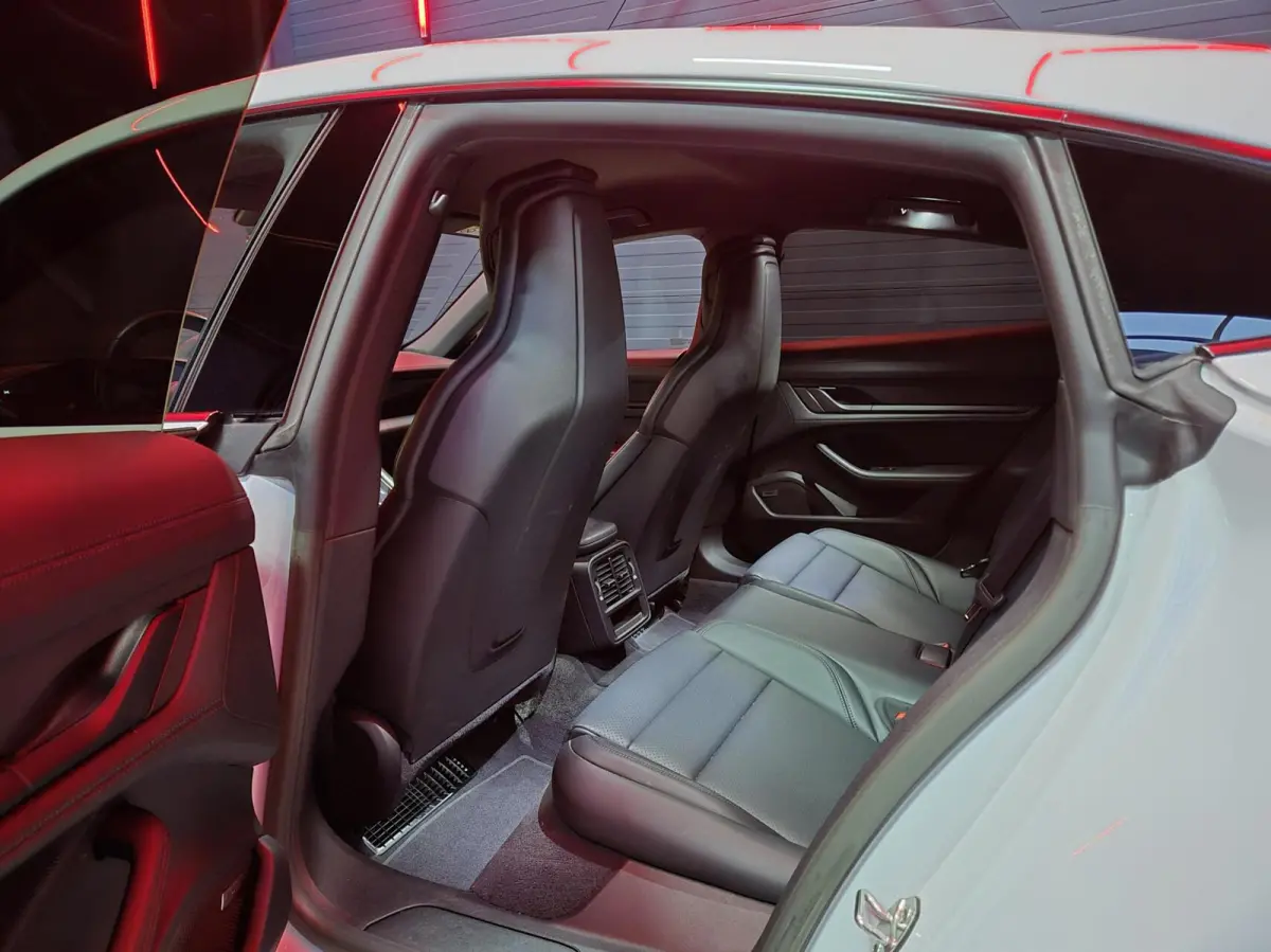 93kWh Performance Plus |PASM|FABRIEKSG.|5-ZITS|21"