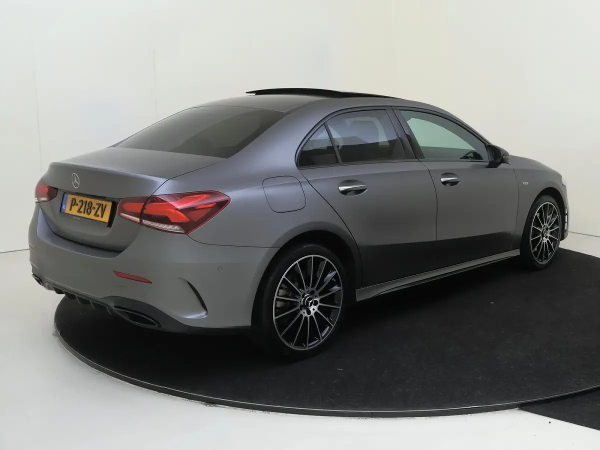 250 e Business Solution AMG-Line / Panaromadak / Achteruitrijcamera / Night-Pakket / Multispaaks /
