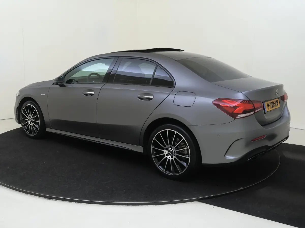 250 e Business Solution AMG-Line / Panaromadak / Achteruitrijcamera / Night-Pakket / Multispaaks /