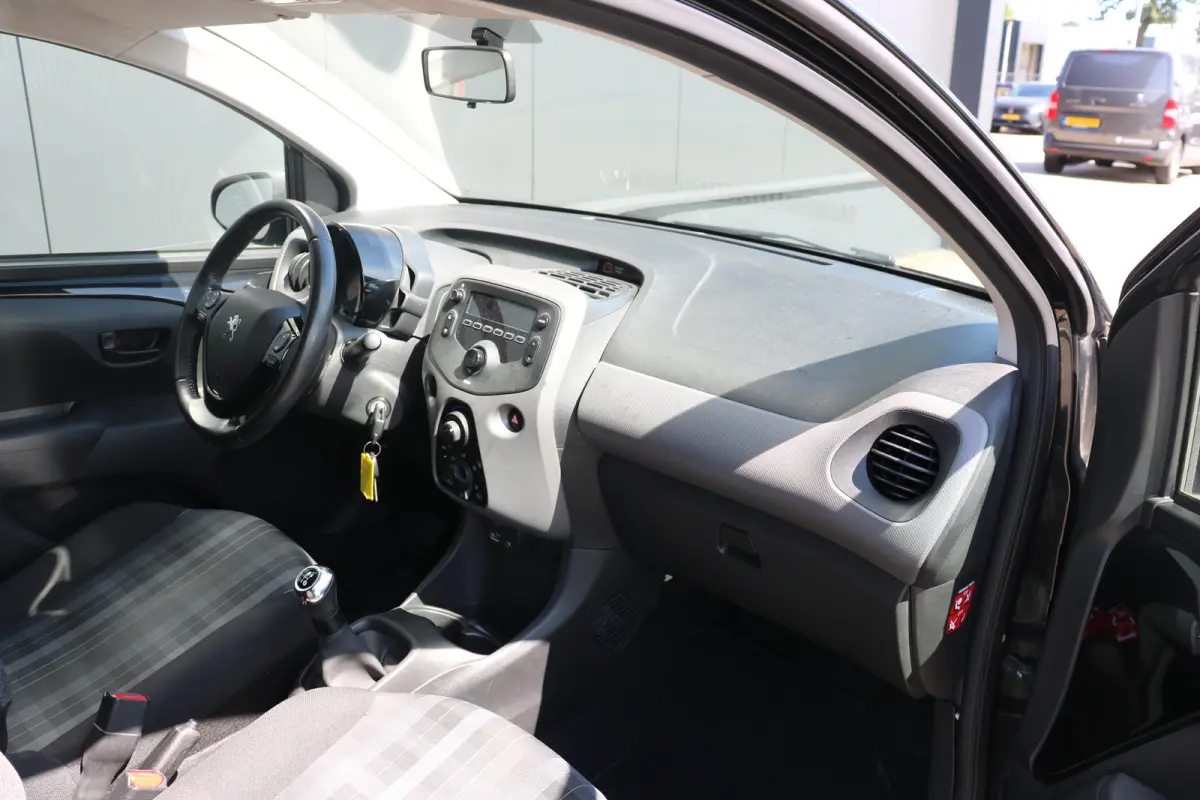1.0 e-VTi Active | Airco | El. ramen | Centrale deurvergrendeling | Blue Tooth | Mistlampen voor |