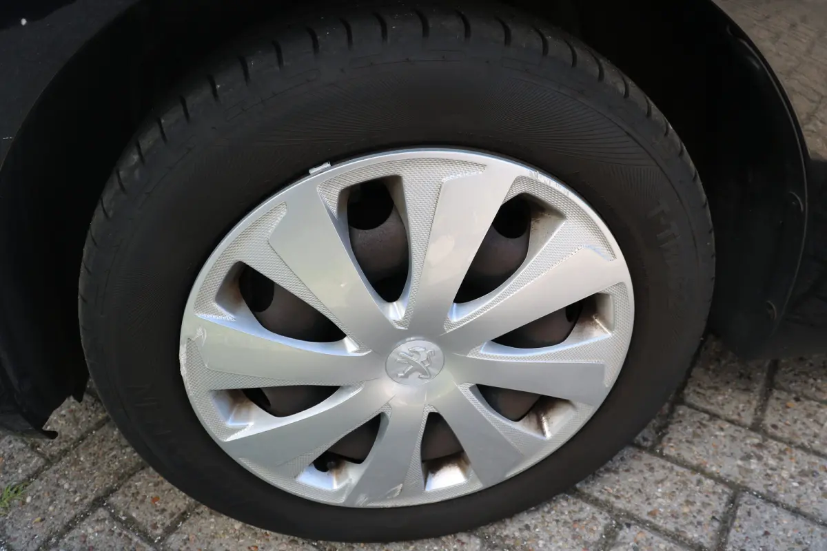 1.0 e-VTi Active | Airco | El. ramen | Centrale deurvergrendeling | Blue Tooth | Mistlampen voor |