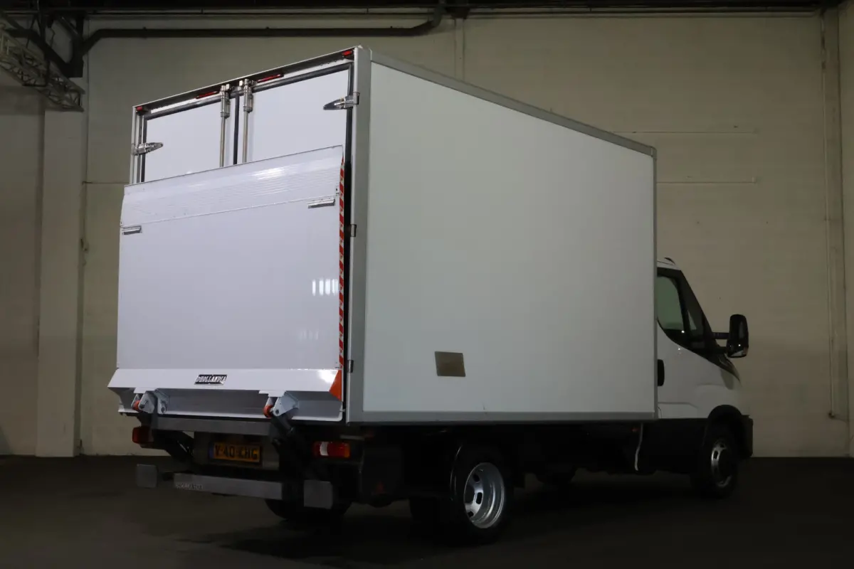 35C14 Automaat Koelwagen Bakwagen met Laadklep