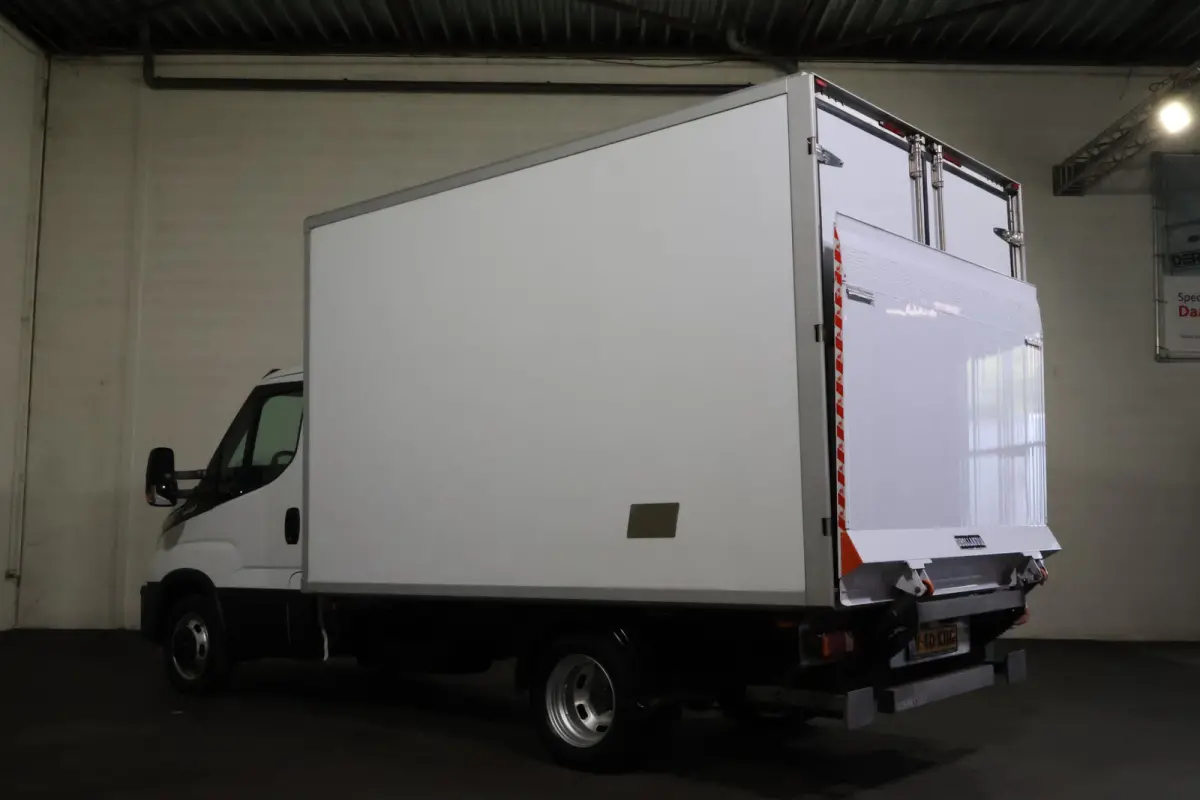 35C14 Automaat Koelwagen Bakwagen met Laadklep