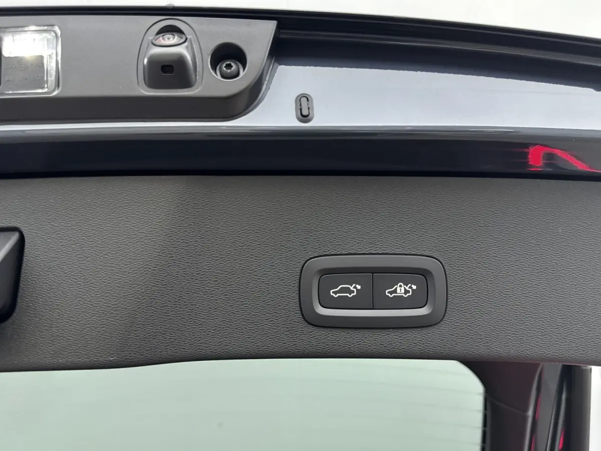 Single Motor Ext. Range Ultra Black Edition. Europa 82 kWh | Achterbank verwarmd | Apple Carplay/Android Auto|telefoonintegratie premium | Comfortstoel(en)