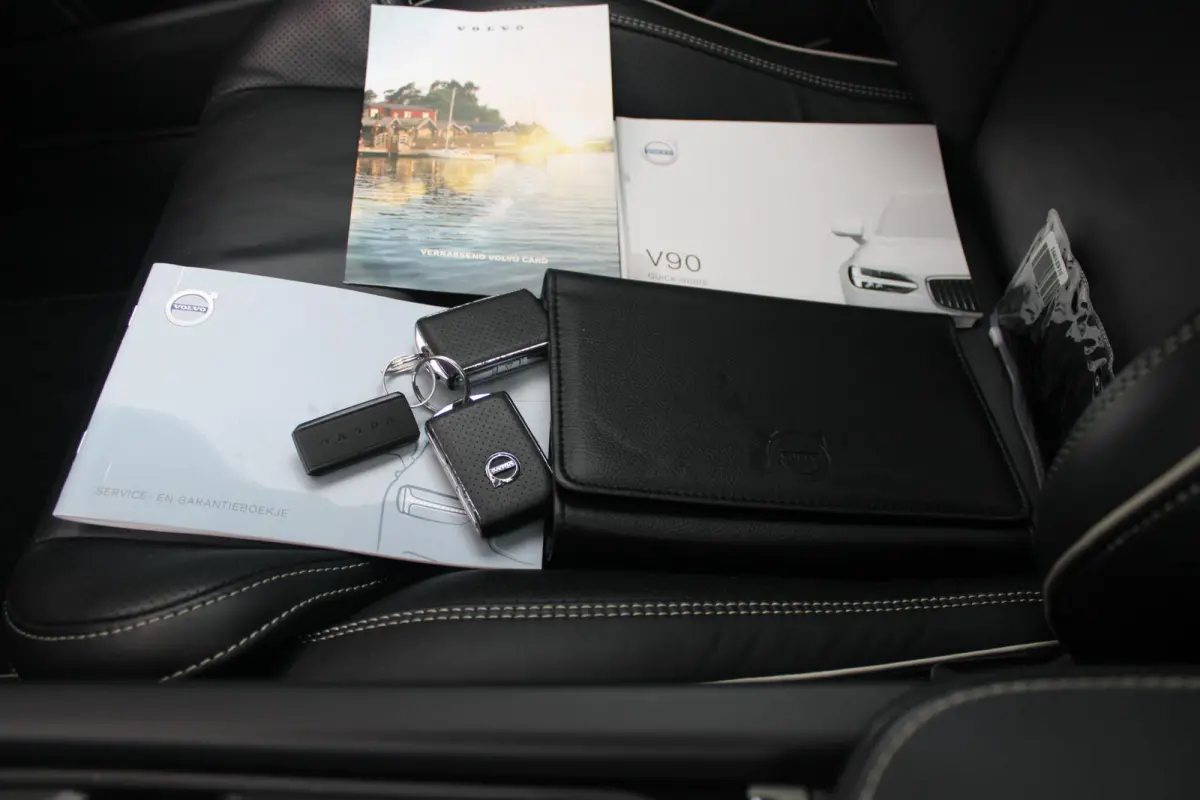 2.0 T4 210PK R-DESIGN POLESTAR ENGINEERD | LUXURY LINE - PANORAMISCH SCHUIF/KANTEL DAK/HEAD-UP DISPLAY/PARK ASSIST CAMERA ACHTER/MET LEER BEKLEED DASHBOARD | PREMIUM AUDIO BY HARMAN KARDON P