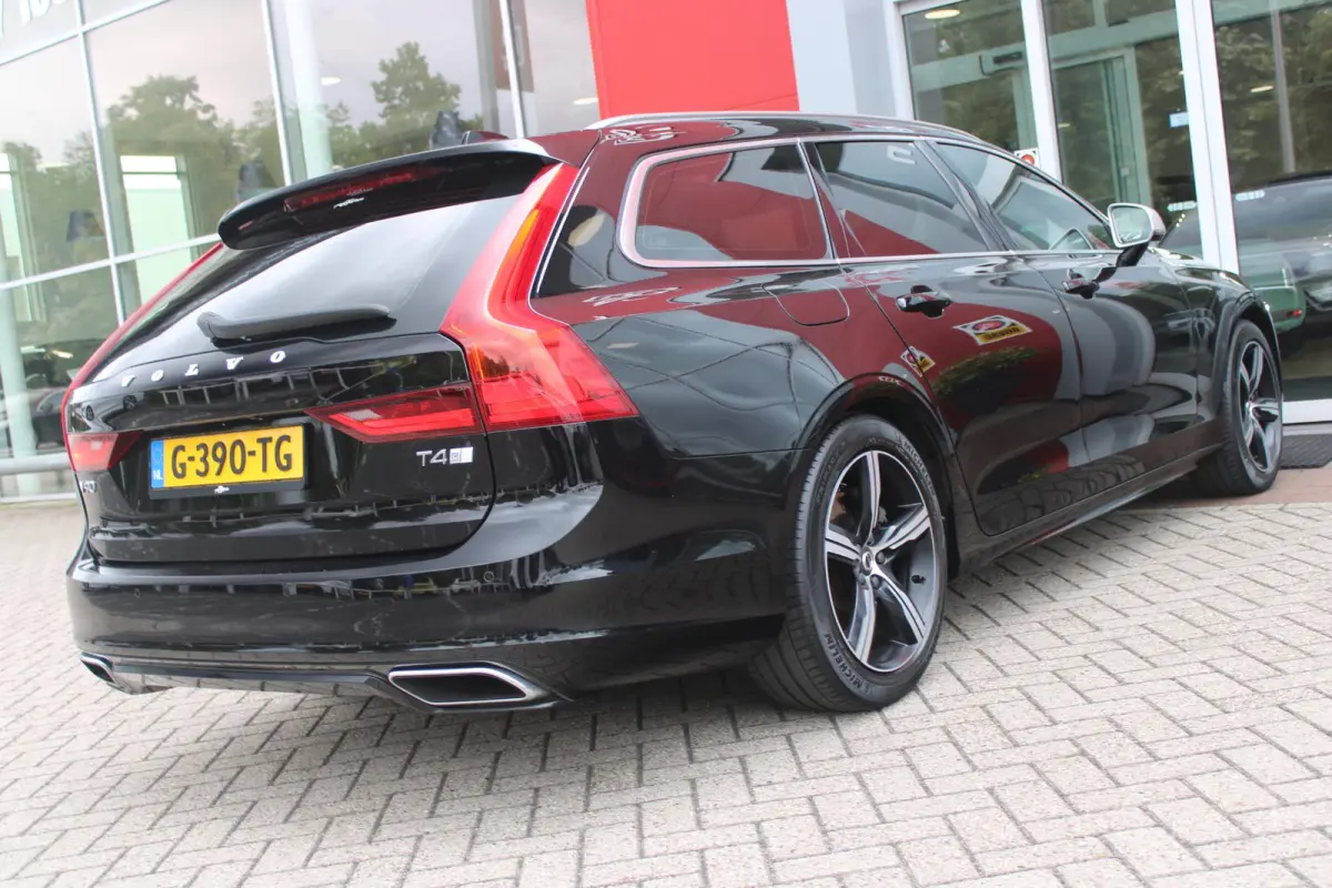 2.0 T4 210PK R-DESIGN POLESTAR ENGINEERD | LUXURY LINE - PANORAMISCH SCHUIF/KANTEL DAK/HEAD-UP DISPLAY/PARK ASSIST CAMERA ACHTER/MET LEER BEKLEED DASHBOARD | PREMIUM AUDIO BY HARMAN KARDON P