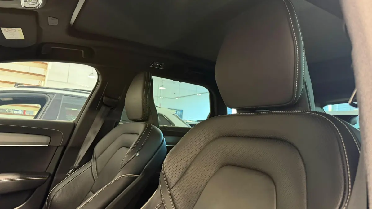 2.0 T4 210PK R-DESIGN POLESTAR ENGINEERD | LUXURY LINE - PANORAMISCH SCHUIF/KANTEL DAK/HEAD-UP DISPLAY/PARK ASSIST CAMERA ACHTER/MET LEER BEKLEED DASHBOARD | PREMIUM AUDIO BY HARMAN KARDON P