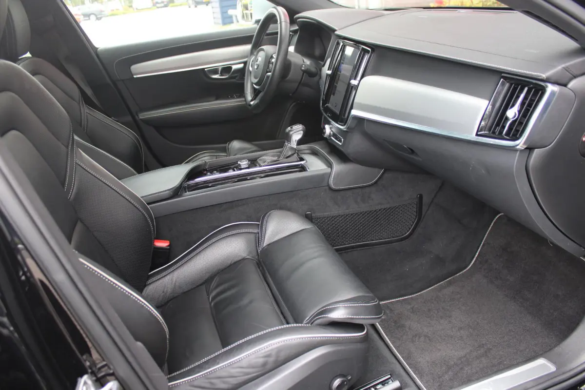 2.0 T4 210PK R-DESIGN POLESTAR ENGINEERD | LUXURY LINE - PANORAMISCH SCHUIF/KANTEL DAK/HEAD-UP DISPLAY/PARK ASSIST CAMERA ACHTER/MET LEER BEKLEED DASHBOARD | PREMIUM AUDIO BY HARMAN KARDON P