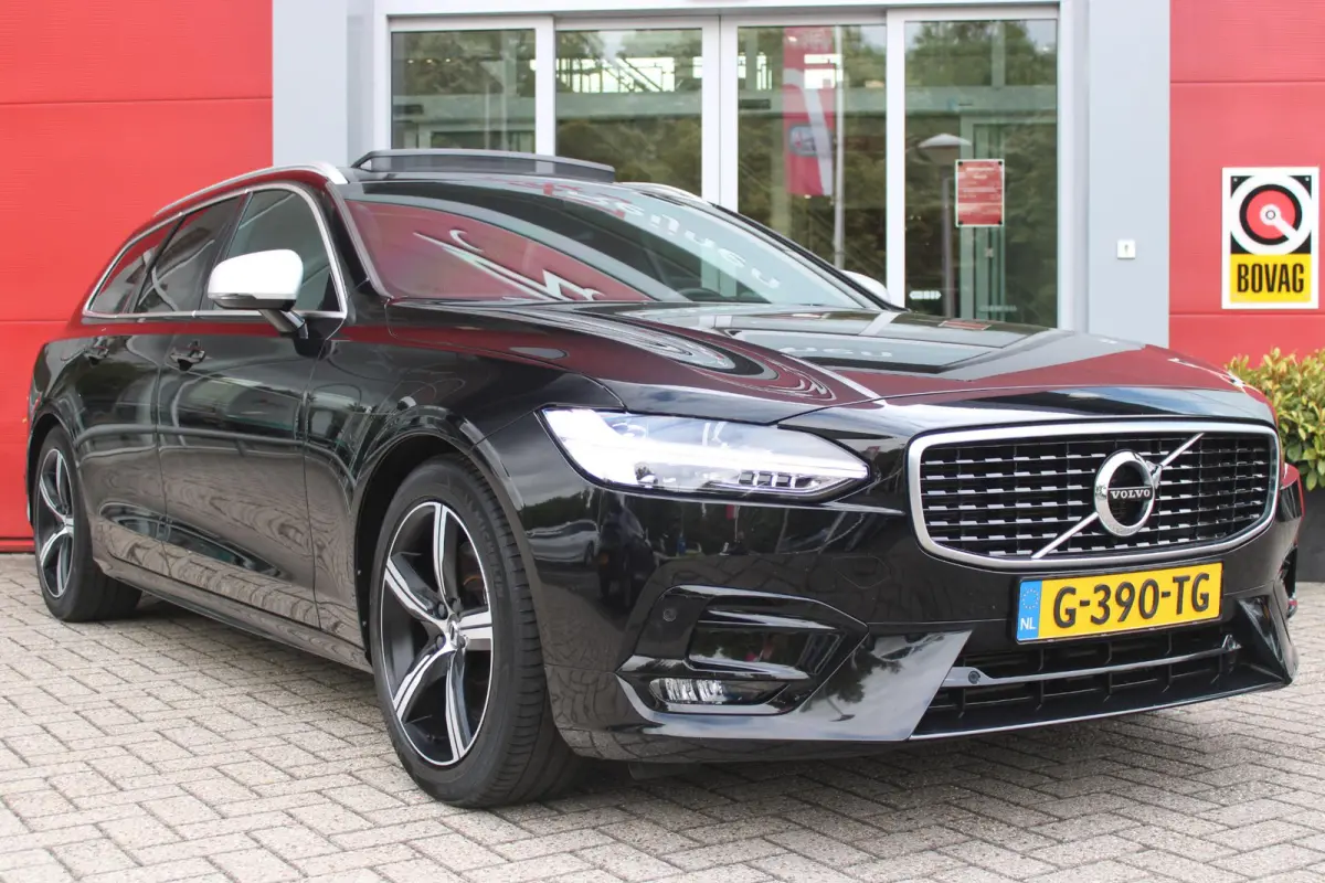 2.0 T4 210PK R-DESIGN POLESTAR ENGINEERD | LUXURY LINE - PANORAMISCH SCHUIF/KANTEL DAK/HEAD-UP DISPLAY/PARK ASSIST CAMERA ACHTER/MET LEER BEKLEED DASHBOARD | PREMIUM AUDIO BY HARMAN KARDON P