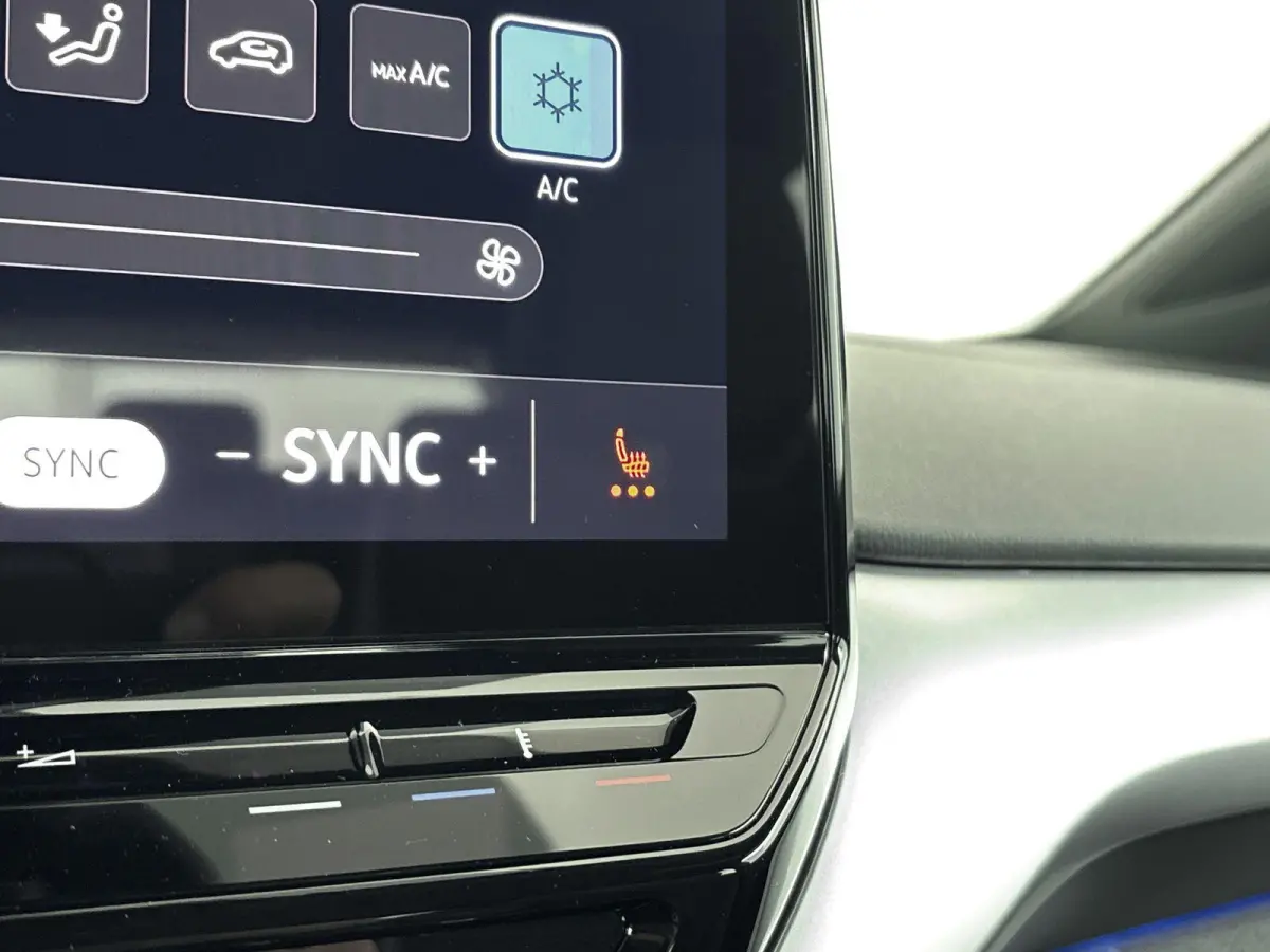 Life 77 kWh | 90% SOH | APK tot 2-07-2028 | Stoelverwarming | Stuurverwarming | Apple Carplay | Android Auto | Cruise Control Adaptief | Navigatiesysteem | Parkeersensoren Voor en Achter