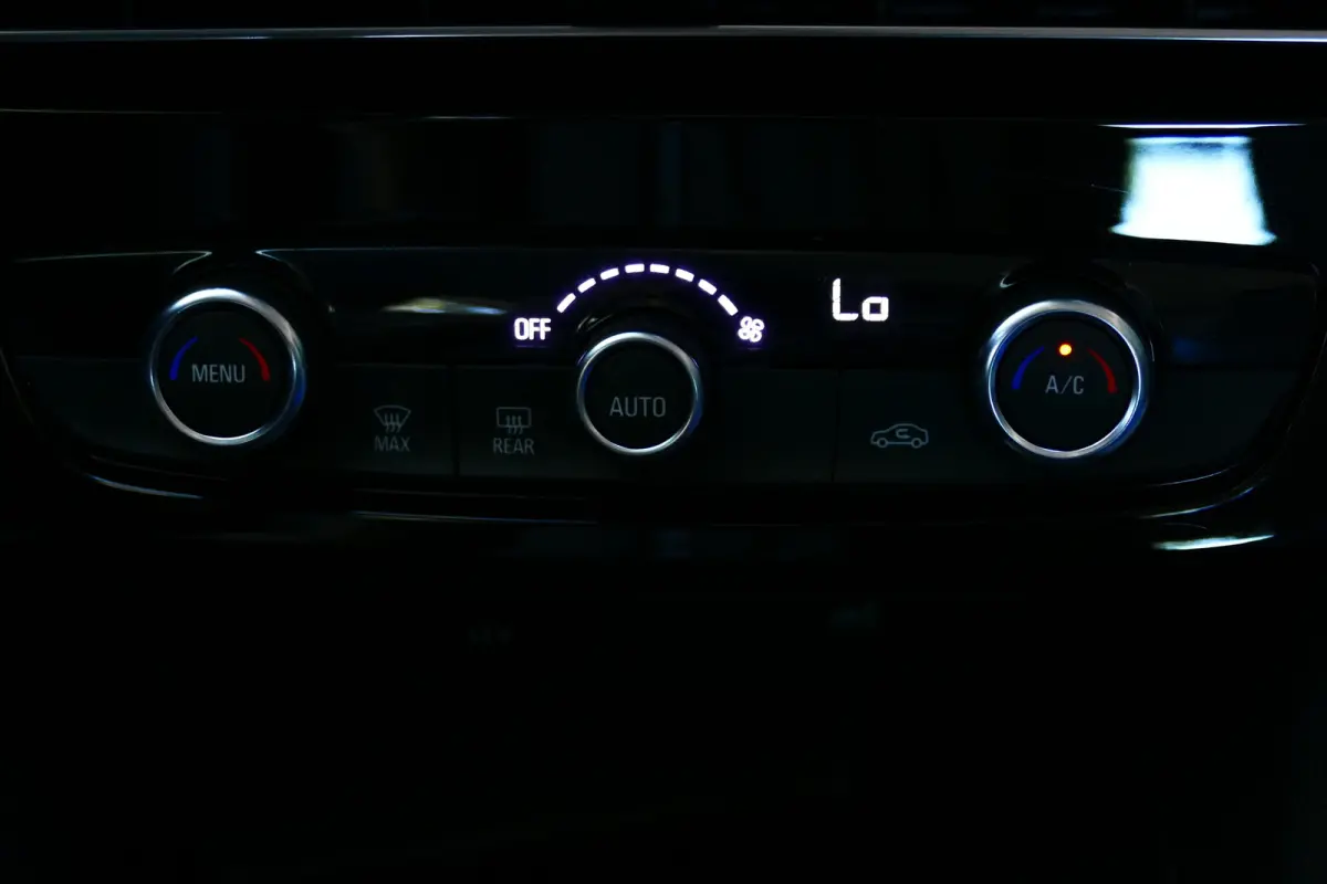1.2 TURBO 100PK ELEGANCE / CAMERA / STUURVERWARMING / KEYLESS / LED / NAVI / CLIMA / PDC / BLUETOOTH / CRUISECONTROL / 2E EIGENAAR / SCHITTERENDE STAAT !!