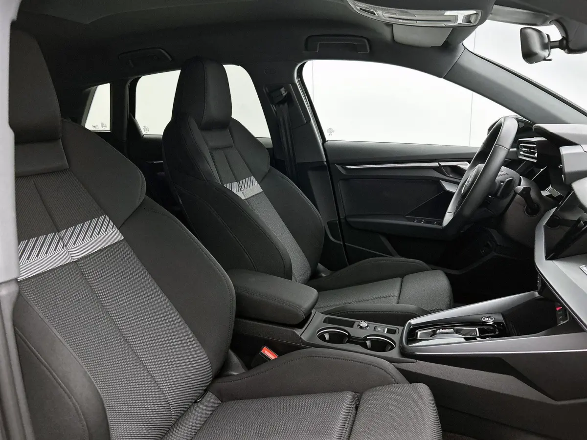 40 TFSI e S edition 204 PK l Adaptive cruise control l Camera l Navigatie l Stoelverwarming l Audi sound system l Audi virtual cockpit plus l Licht- en regensensor l Apple Carplay / Android 