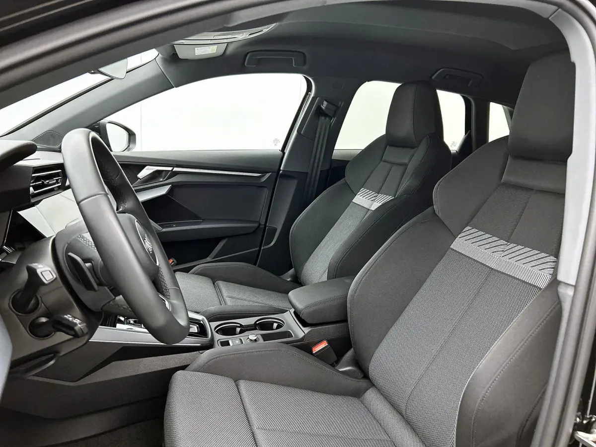 40 TFSI e S edition 204 PK l Adaptive cruise control l Camera l Navigatie l Stoelverwarming l Audi sound system l Audi virtual cockpit plus l Licht- en regensensor l Apple Carplay / Android 
