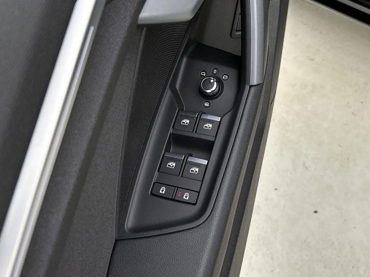 40 TFSI e S edition 204 PK l Adaptive cruise control l Camera l Navigatie l Stoelverwarming l Audi sound system l Audi virtual cockpit plus l Licht- en regensensor l Apple Carplay / Android 
