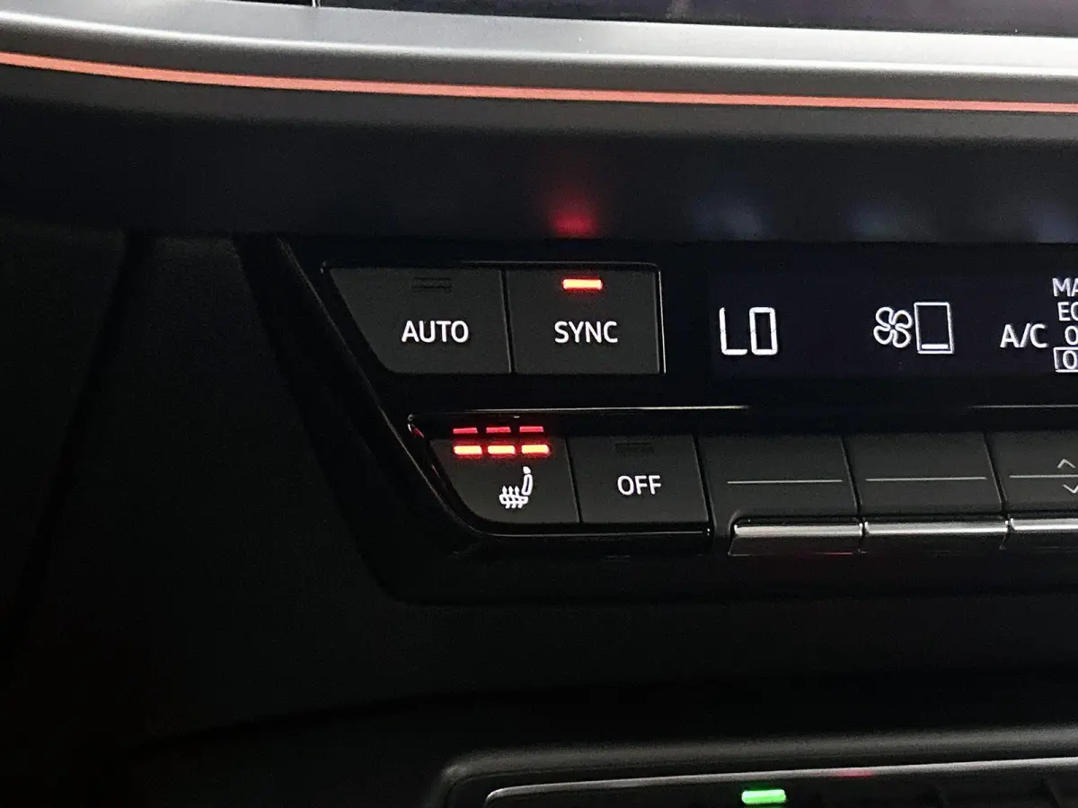 40 TFSI e S edition 204 PK l Adaptive cruise control l Camera l Navigatie l Stoelverwarming l Audi sound system l Audi virtual cockpit plus l Licht- en regensensor l Apple Carplay / Android 