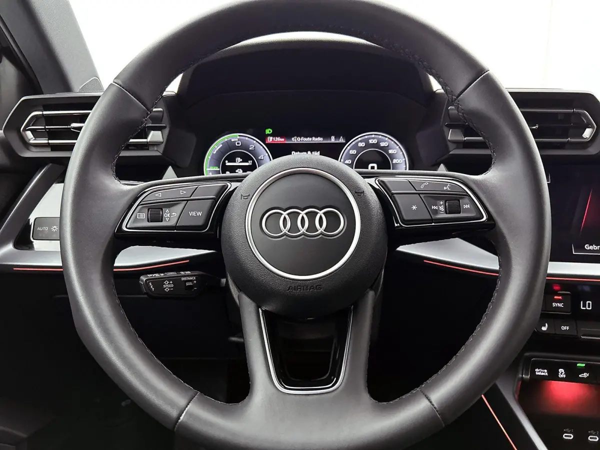 40 TFSI e S edition 204 PK l Adaptive cruise control l Camera l Navigatie l Stoelverwarming l Audi sound system l Audi virtual cockpit plus l Licht- en regensensor l Apple Carplay / Android 