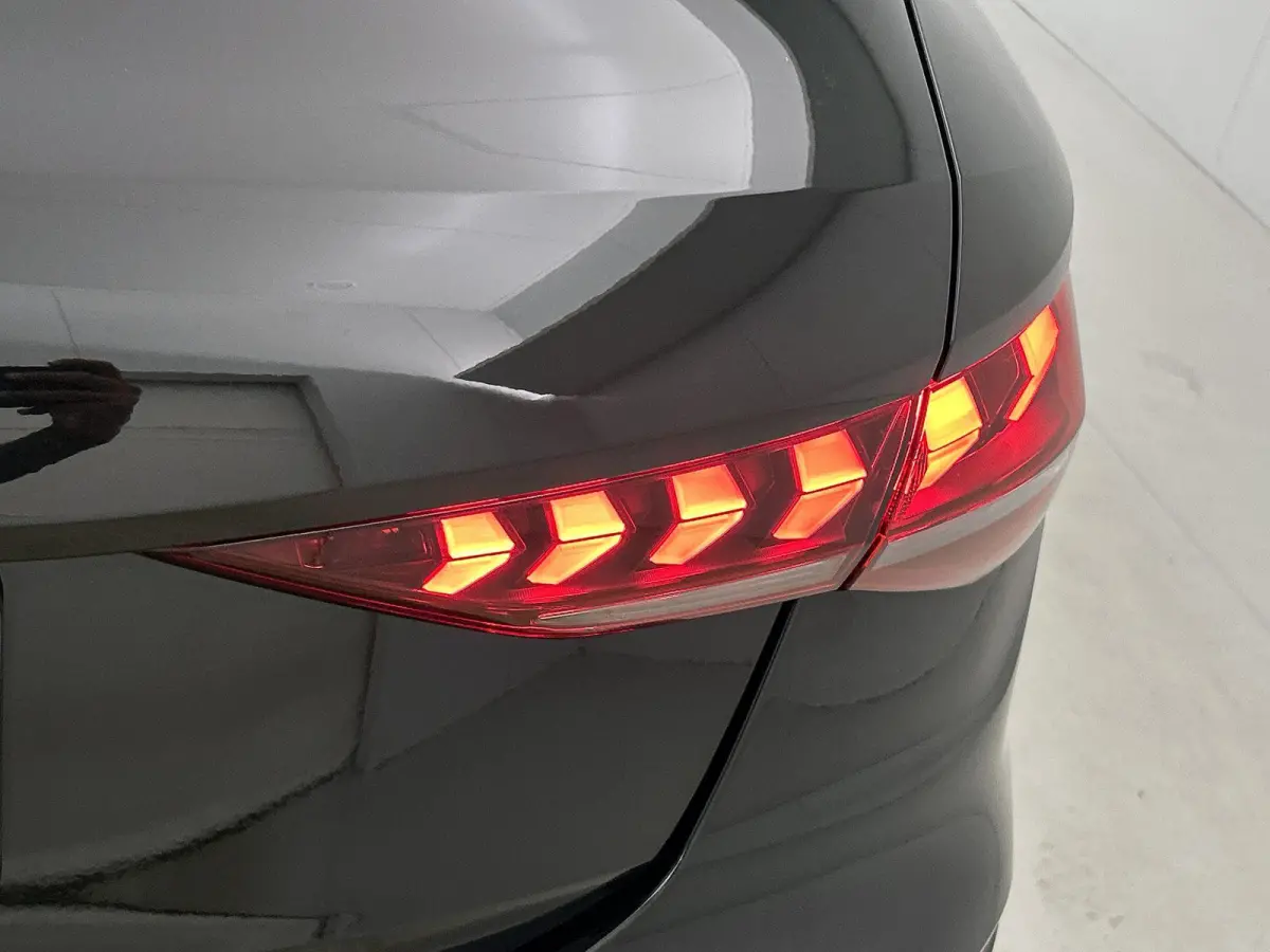 40 TFSI e S edition 204 PK l Adaptive cruise control l Camera l Navigatie l Stoelverwarming l Audi sound system l Audi virtual cockpit plus l Licht- en regensensor l Apple Carplay / Android 