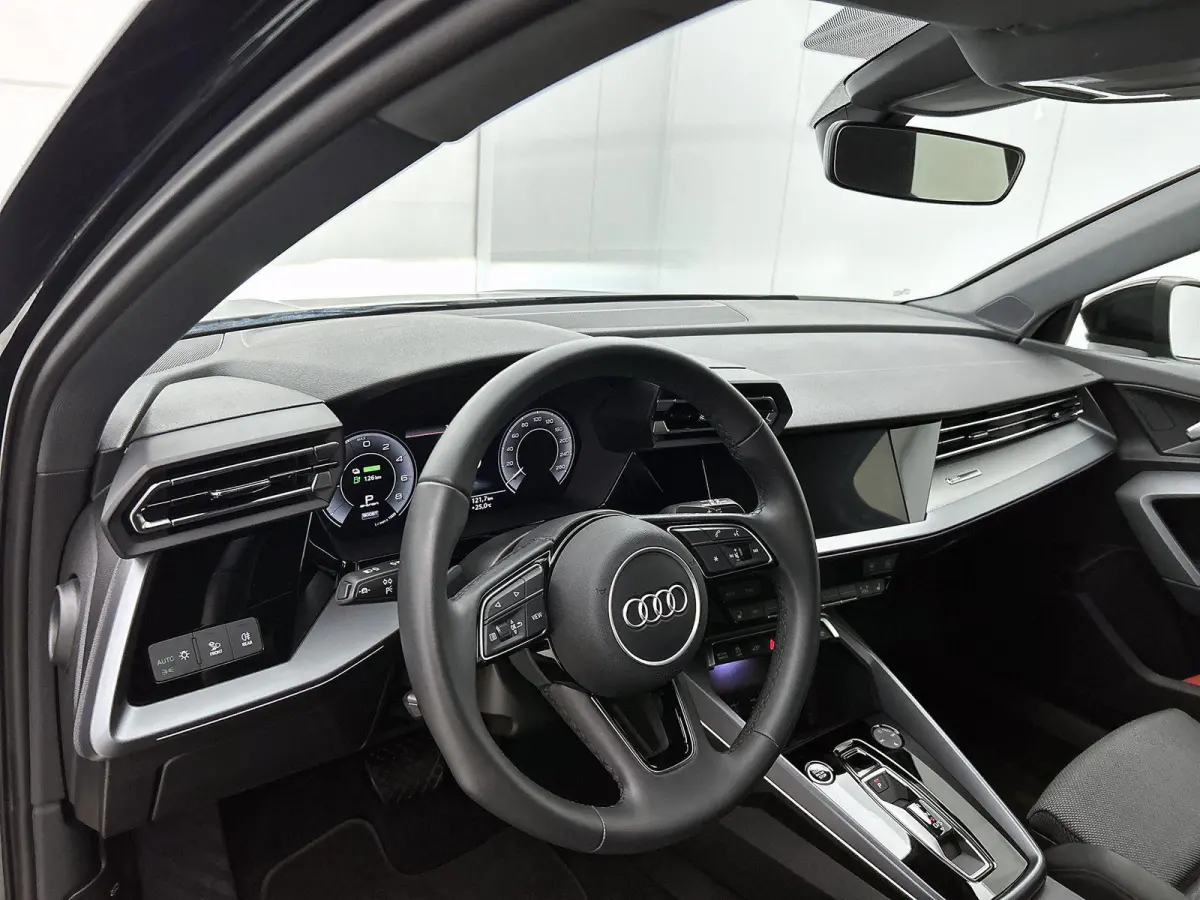 40 TFSI e S edition 204 PK l Adaptive cruise control l Camera l Navigatie l Stoelverwarming l Audi sound system l Audi virtual cockpit plus l Licht- en regensensor l Apple Carplay / Android 
