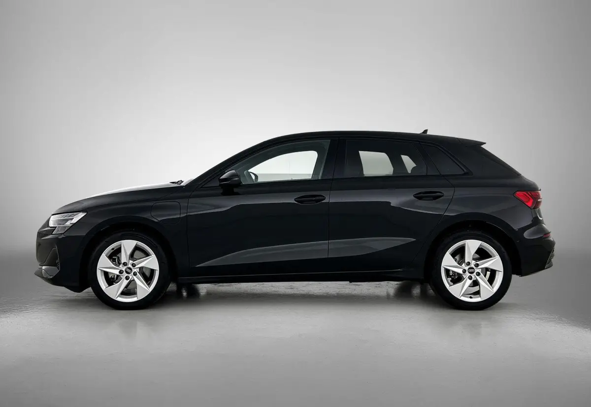 40 TFSI e S edition 204 PK l Adaptive cruise control l Camera l Navigatie l Stoelverwarming l Audi sound system l Audi virtual cockpit plus l Licht- en regensensor l Apple Carplay / Android 
