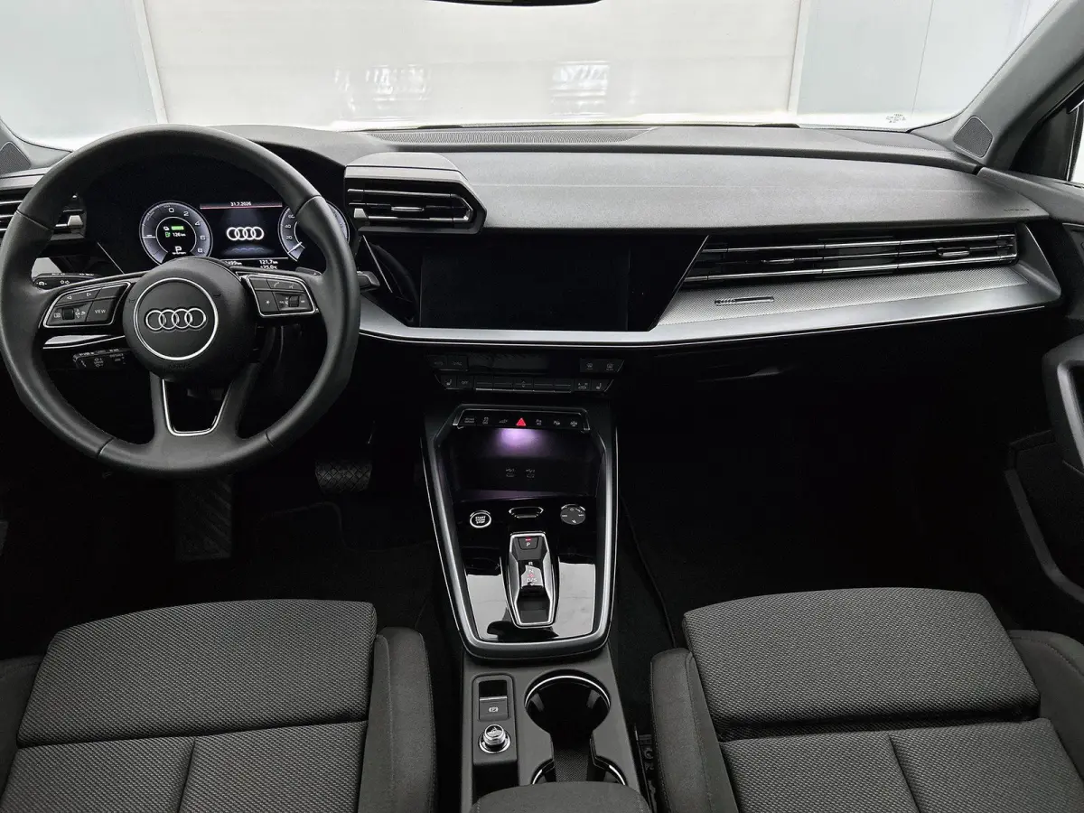 40 TFSI e S edition 204 PK l Adaptive cruise control l Camera l Navigatie l Stoelverwarming l Audi sound system l Audi virtual cockpit plus l Licht- en regensensor l Apple Carplay / Android 