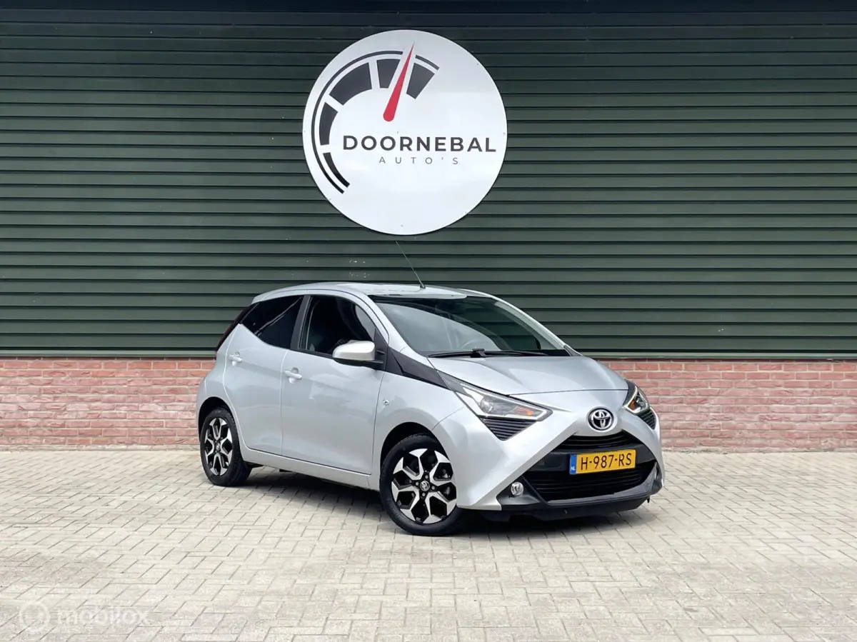 1.0 VVT-i x-joy / CARPLAY / CAMERA / LAGE KM !